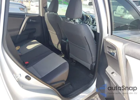 2015 Toyota Rav4 Xle z USA, uszkodzony, nr VIN 2T3WFREV9FW180830